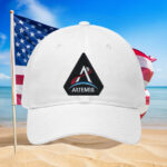 Artemis-II-Nasa-White-Hat.jpg