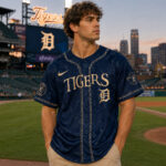 Detroit-Tigers-The-Lord-of-The-Rings-2026-Night-Navy-Baseball-Jersey.jpg
